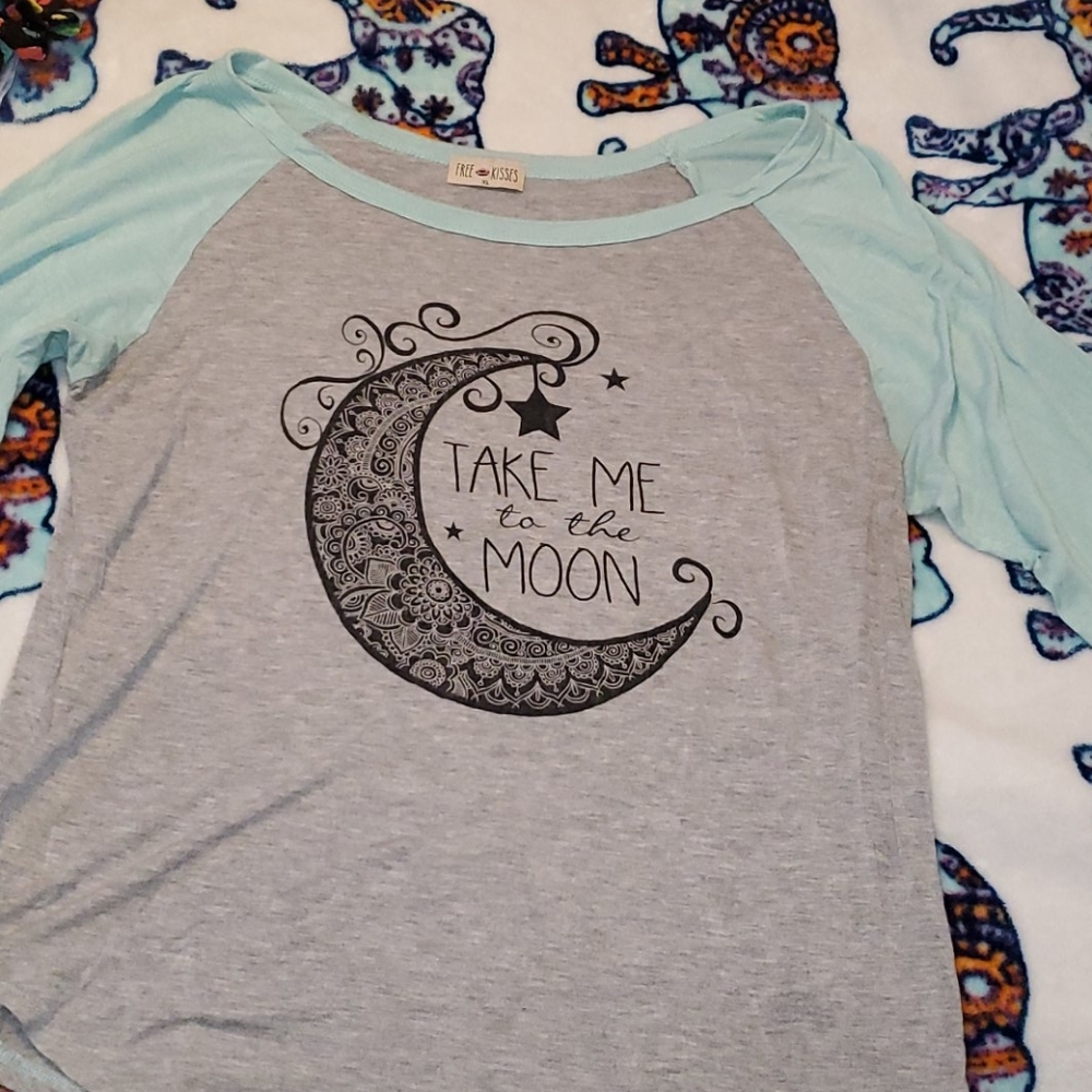 Free kisses shirt